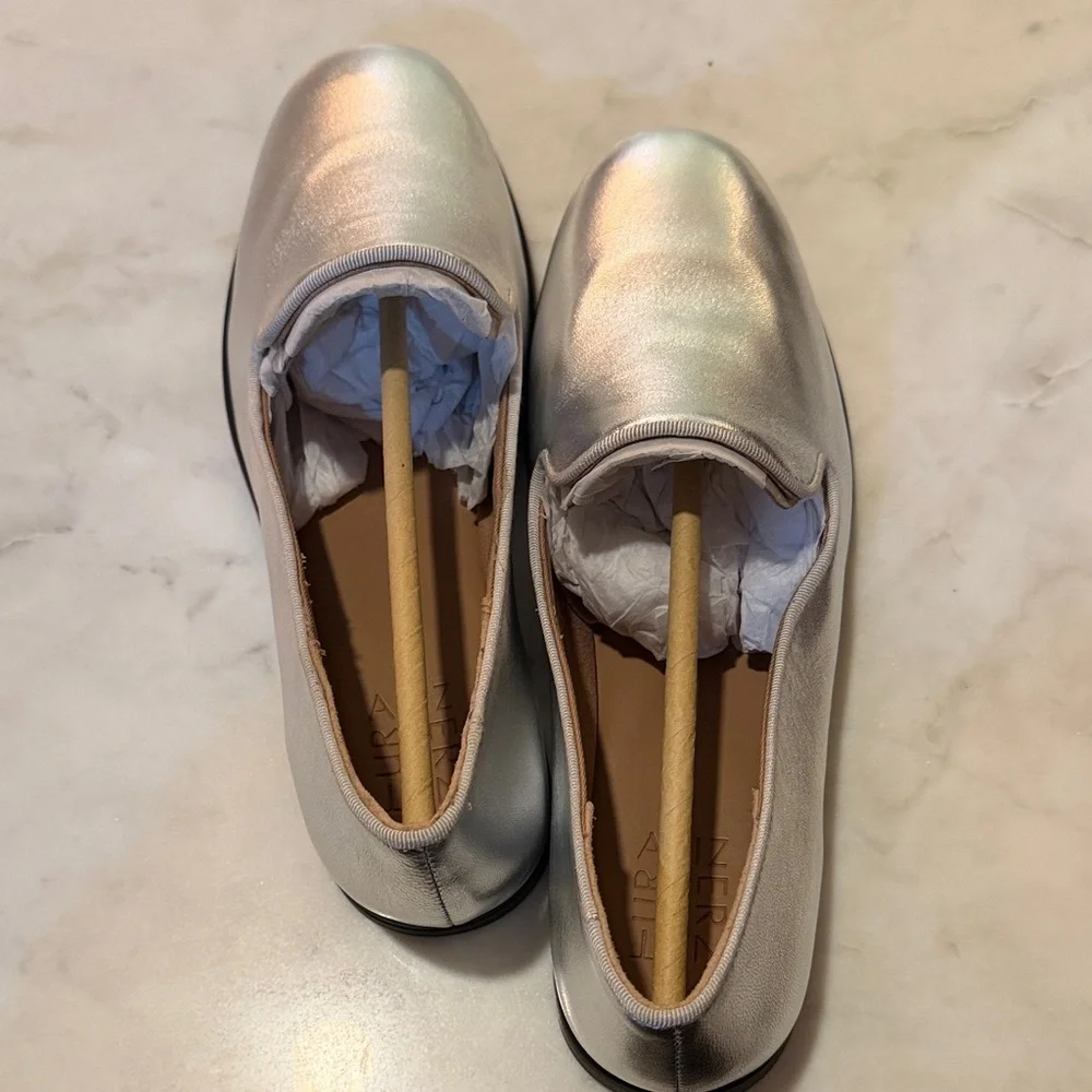 NWT Naturalizer Silver Women's Loafers 8‎
